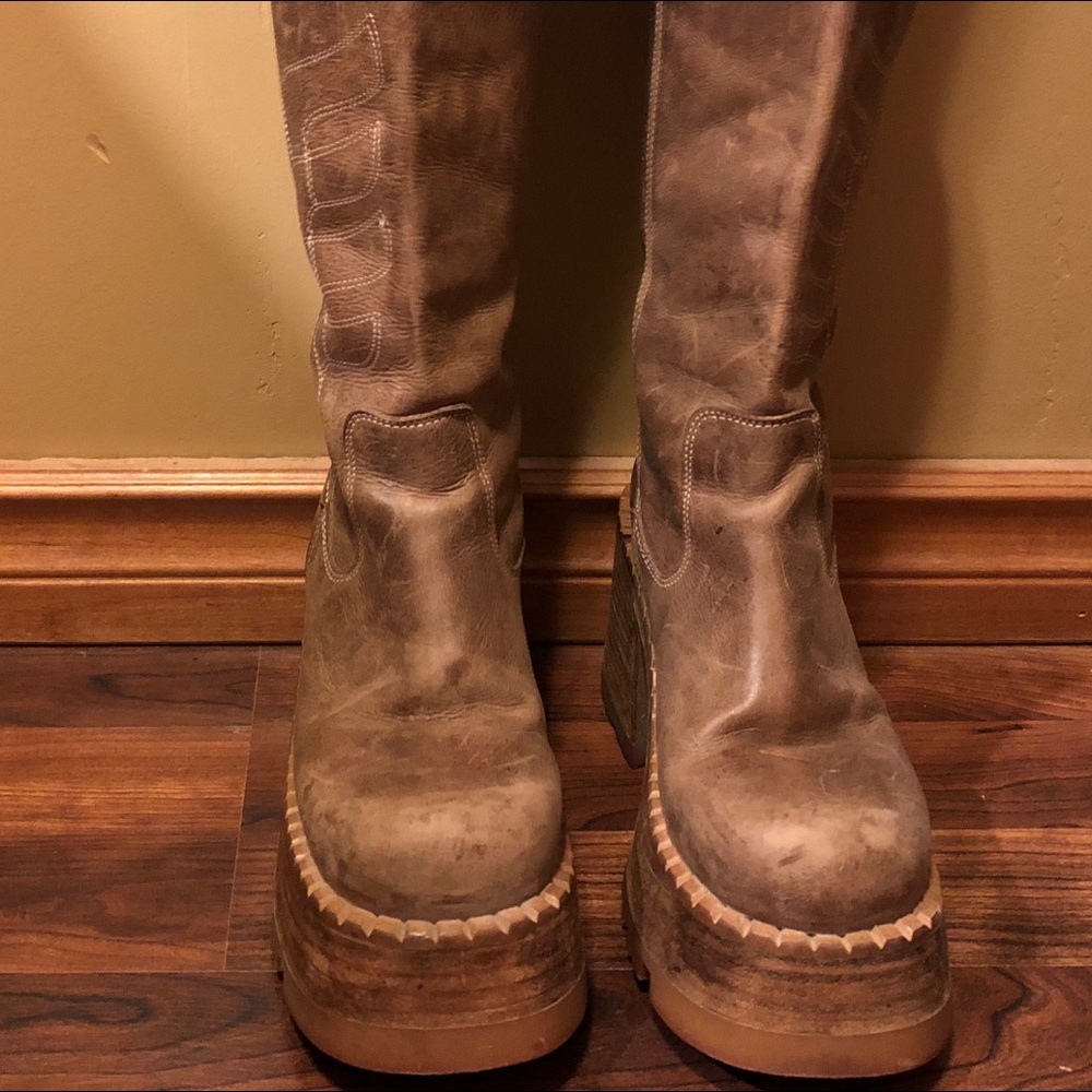 Destroy leather boots made in Spain.